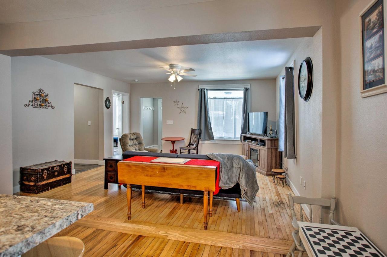 Family-Friendly Menomonie Retreat Walk To Town! Apartment Bagian luar foto