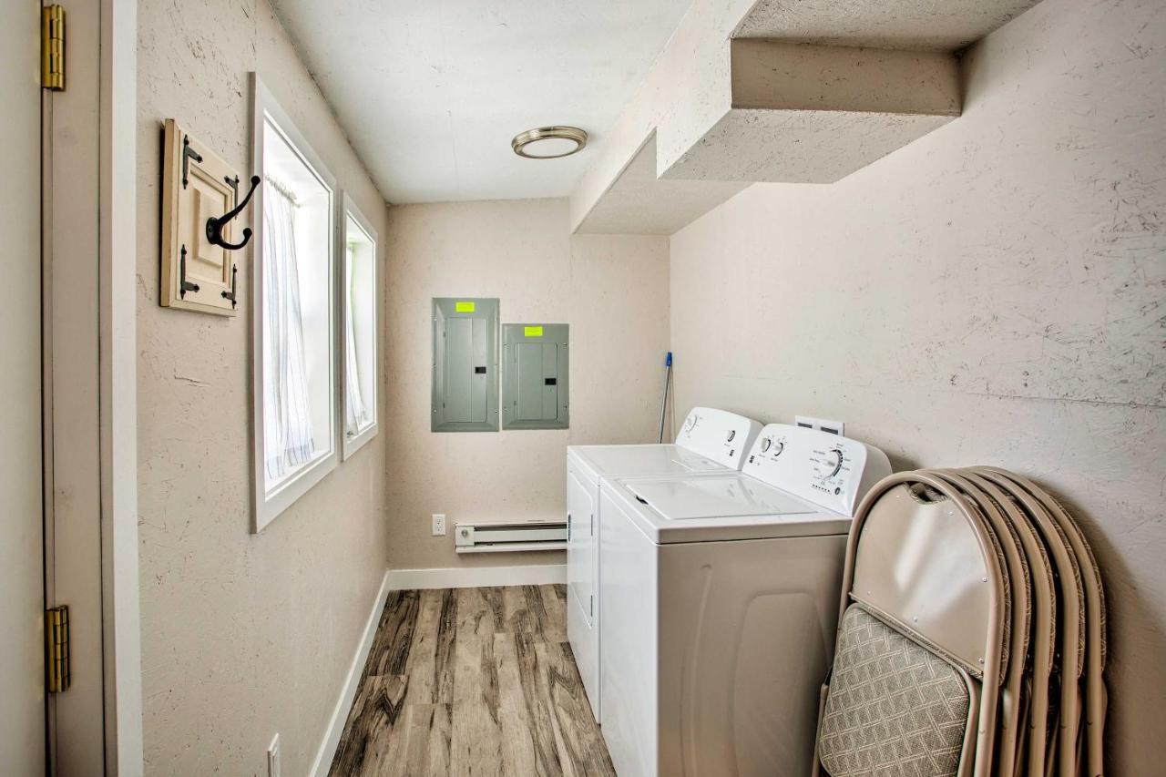 Family-Friendly Menomonie Retreat Walk To Town! Apartment Bagian luar foto