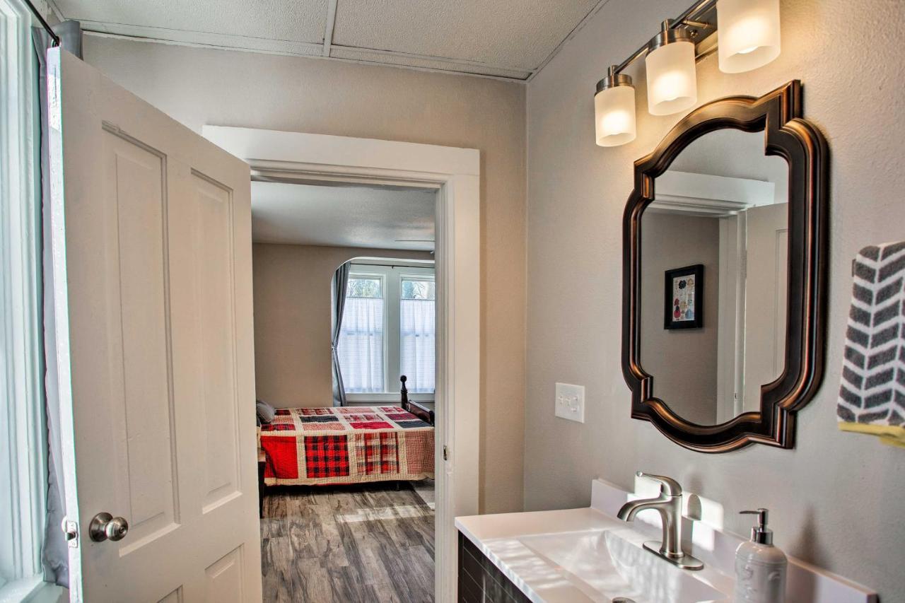 Family-Friendly Menomonie Retreat Walk To Town! Apartment Bagian luar foto