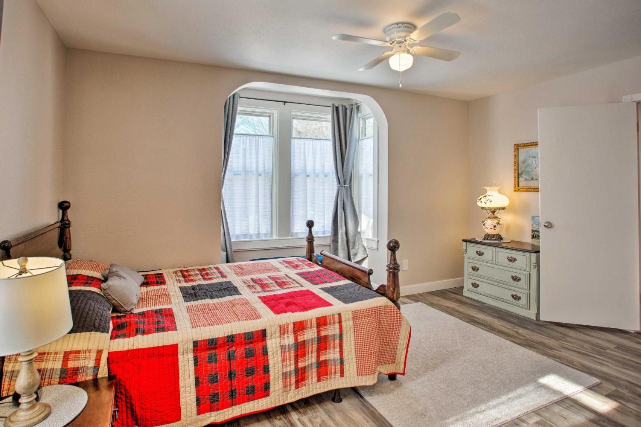 Family-Friendly Menomonie Retreat Walk To Town! Apartment Bagian luar foto